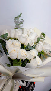 白玫瑰花束|  White Roses Bouquet